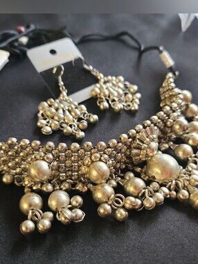 NWT Set of Necklace & Earrings